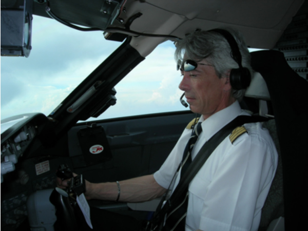 Eric aux commandes de son CRJ